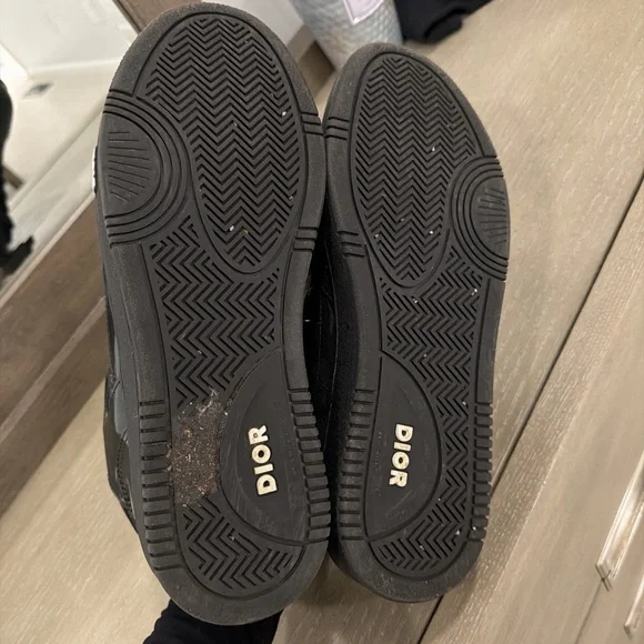 Dior Men's Glossy Black Sneakers - Picture 5 of 8